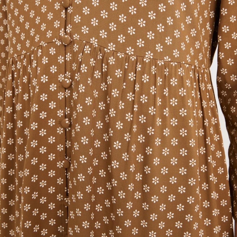 Madewell V-Neck Tiered Button-Front Midi Dress in Daisies Forever - Picture 9 of 10